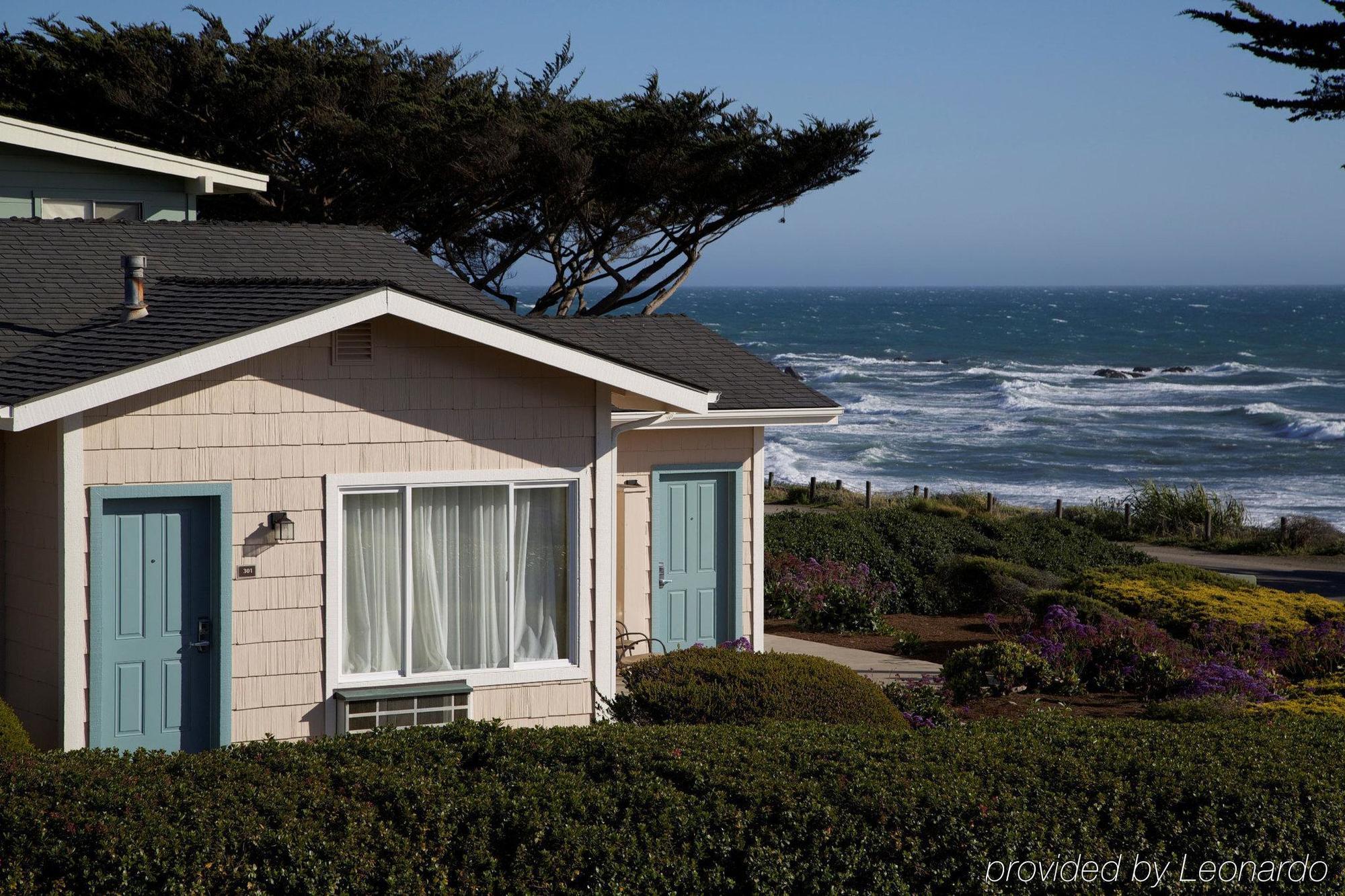 Cambria Landing Inn And Suites Exterior foto