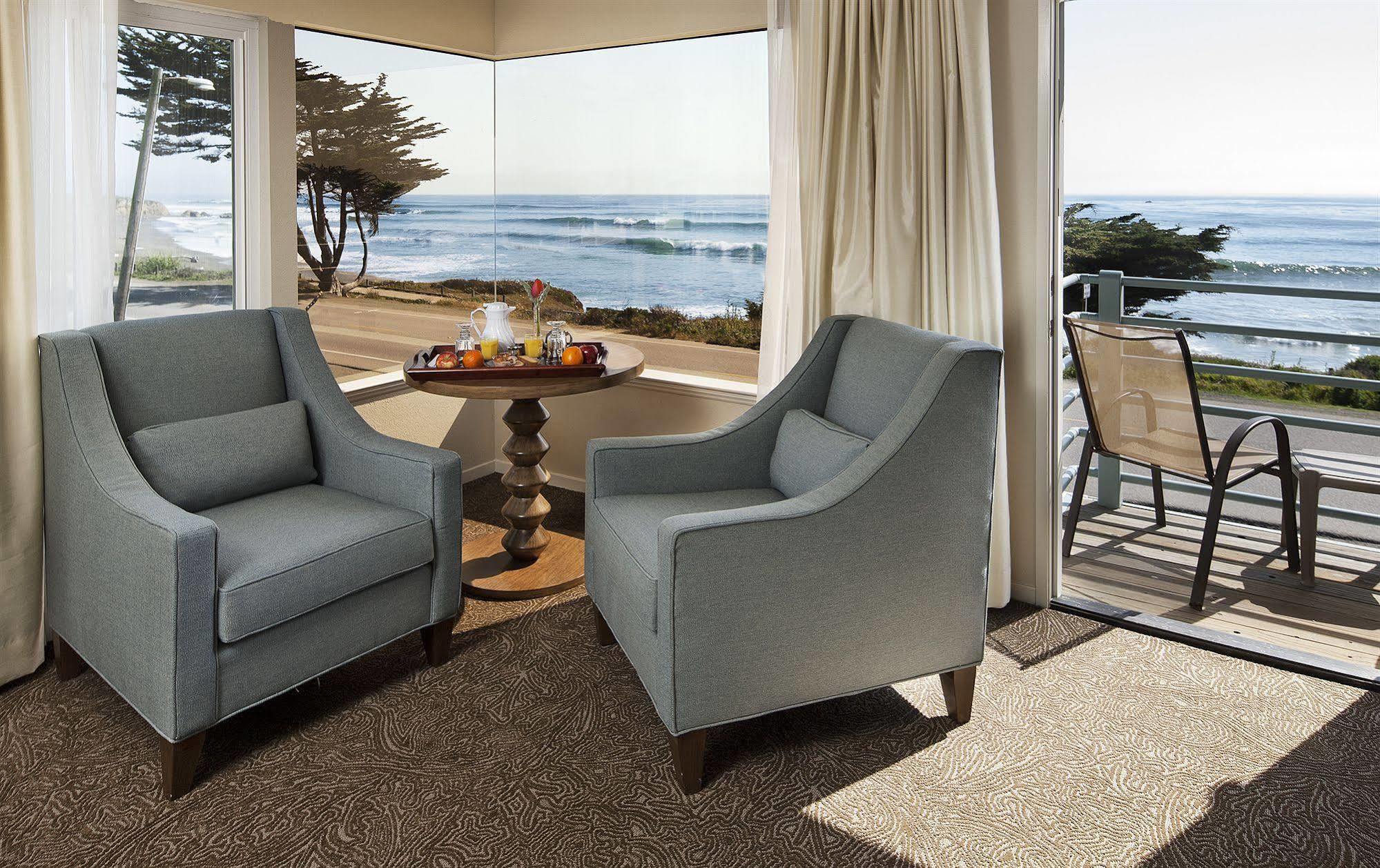 Cambria Landing Inn And Suites Exterior foto